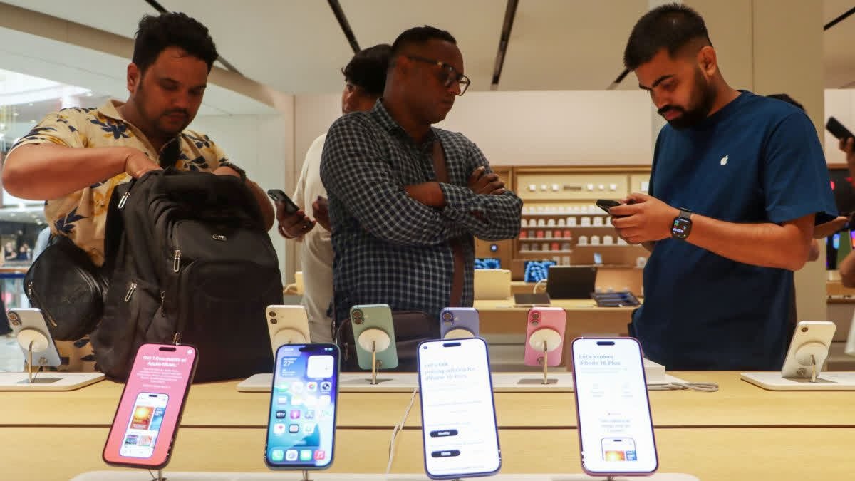 Killing The Mood: Smartphones Reduce Birth Rate, Studies Say