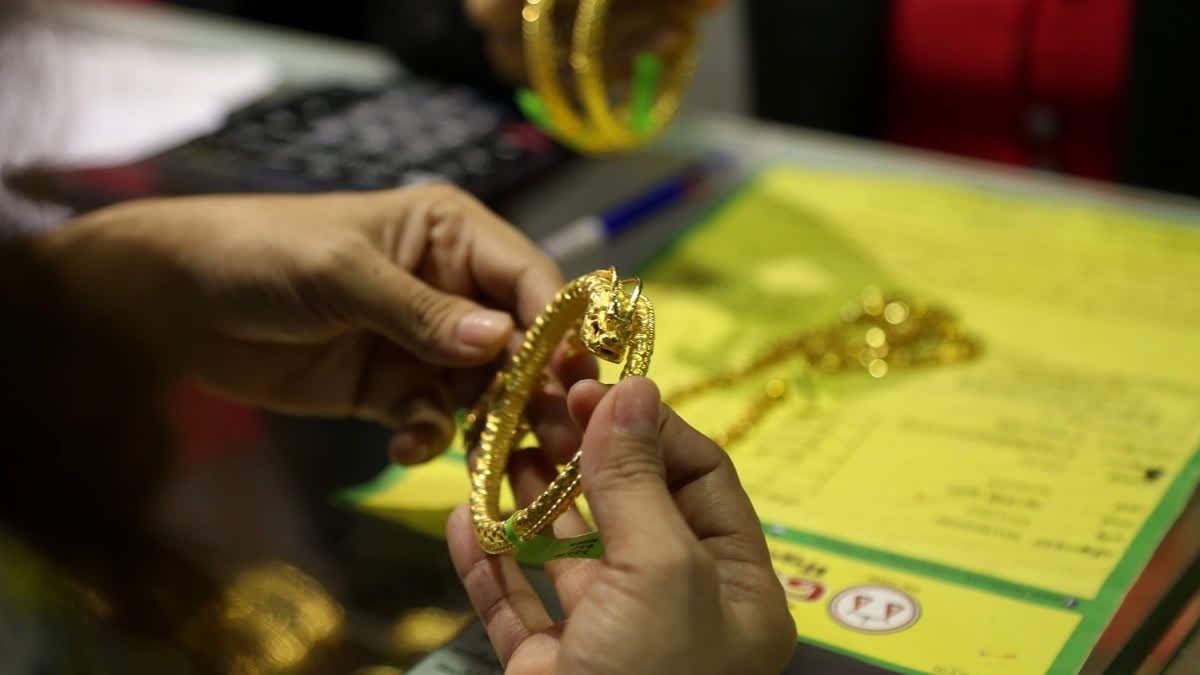 Gold, Silver Prices Surge Amid Hopes Of US-Iran Deal