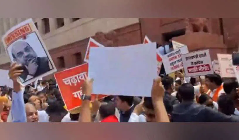 NDA, Oppn stage protests against each other on last day of Monsoon Session in Parliament complex