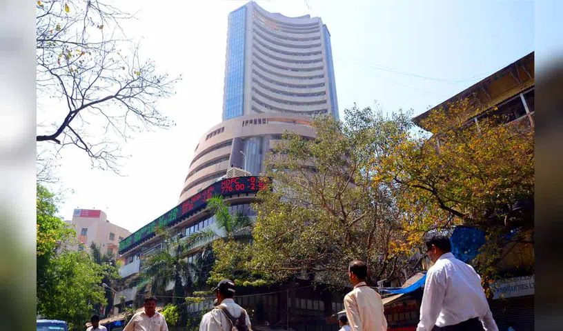Markets open flat as crude nears 92 USD, bond yields rise