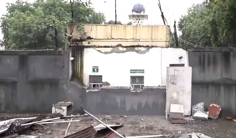Delhi razes unauthorised structures outside Pakistan High Commission